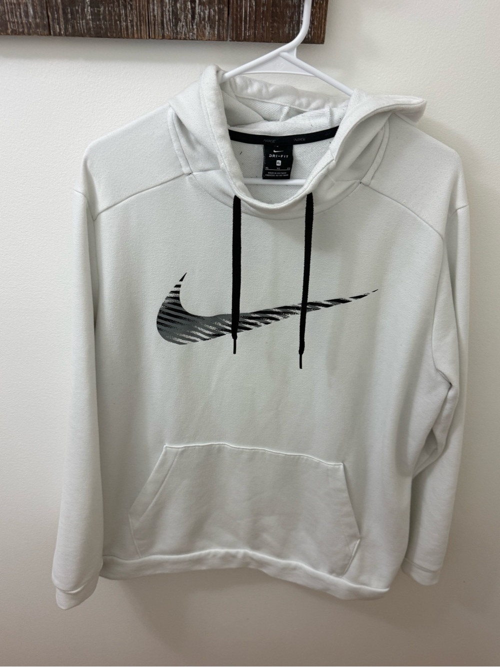 Nike Men’s White Pullover Hoodie with Black Swoosh - Picture 2 of 7